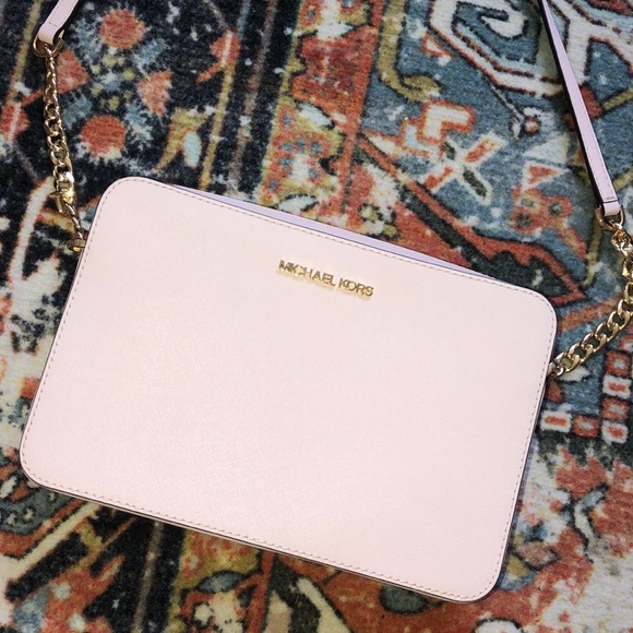 Michael Kors Handbags - Like New Michael Kors Bag